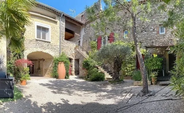 Maison 11 pièces 299 m²