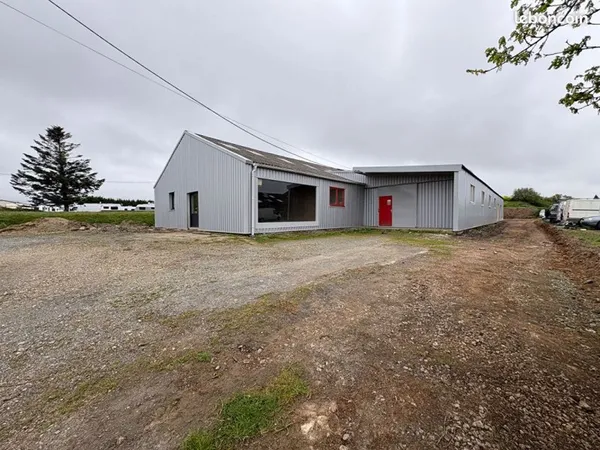 Local 720 m² LESNEVEN