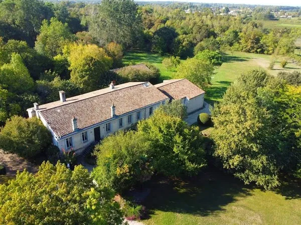 Maison 14 pièces 400 m²