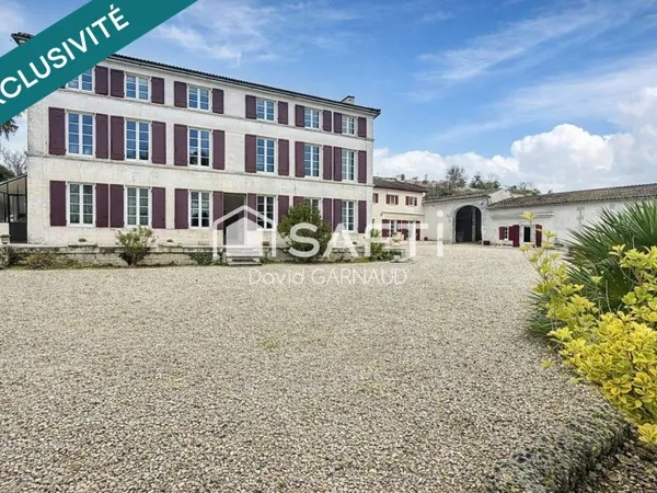 3 Maisons avec garages et nombreuses dépendances