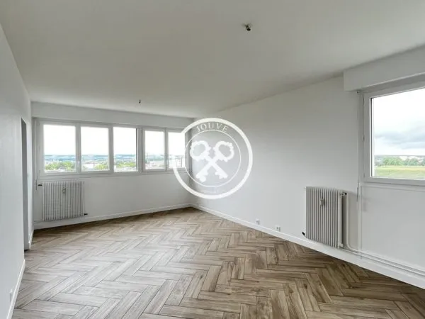 SECTEUR HOPITAL APPARTEMENT DE TYPE II AVEC BALCON ET CAVE
