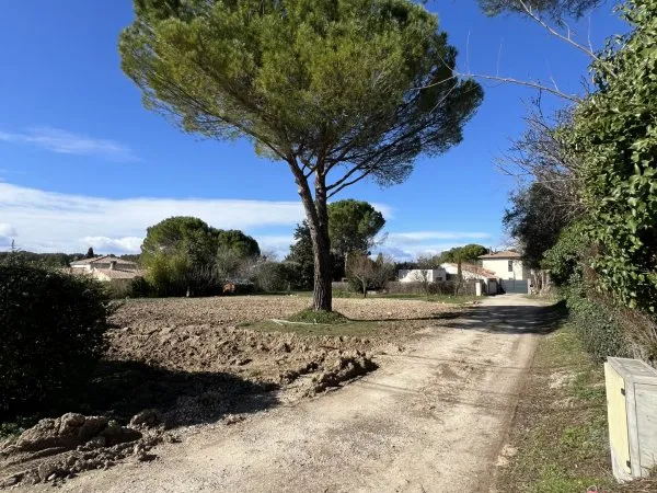 Terrain 565 m²