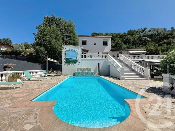 Maison 8 pièces 226 m²