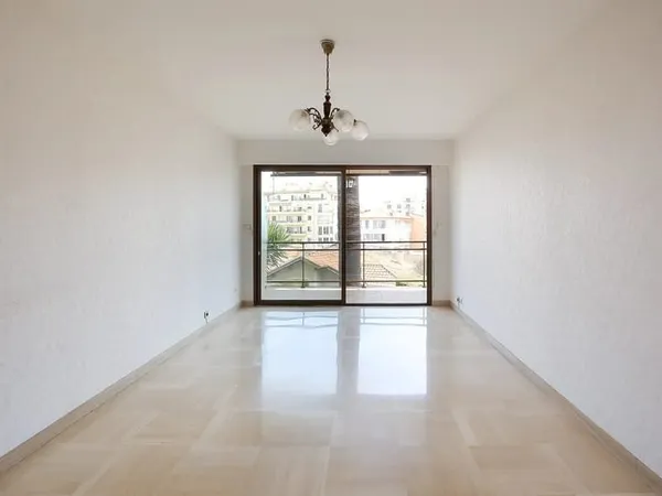 Rare ! 3 Pièces au calme absolu avec terrasse Nice Bellet