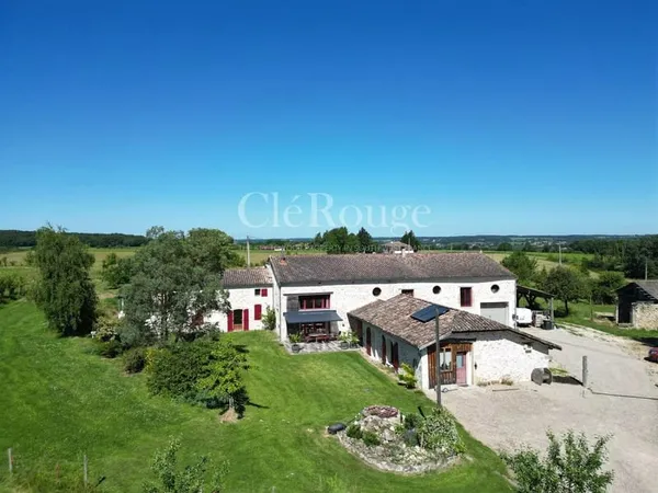 Monségur - Magnifique maison en pierre avec plusieurs possibilités de développement