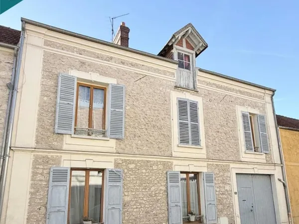 Maison avec grand potentiel au centre de freneuse