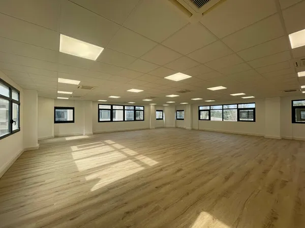 LOCATION BUREAUX 164M2 AIX LES MILLES