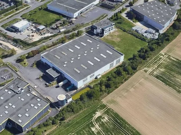 Entrepôt 6734 m²
