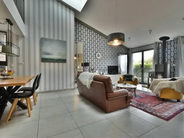Immeuble de rapport comprenant 2 appartements et une salle de réception proche de CHARMES (88)