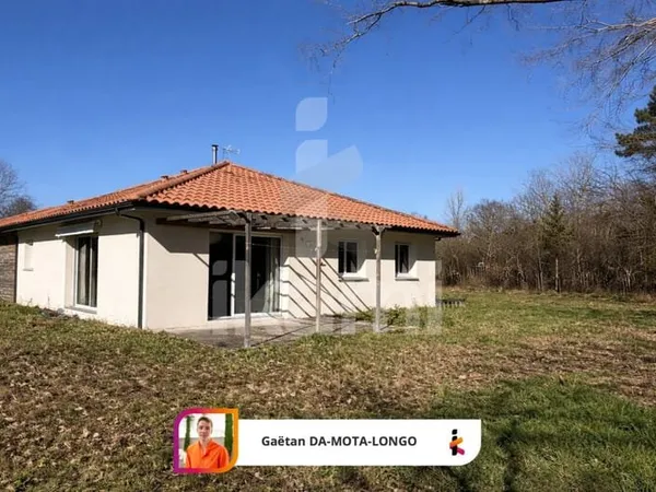 Maison de plain-pied au calme, en lisière de forêt