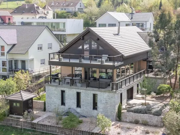 Villa contemporaine d'inspiration chalet avec piscine intérieure - Aux portes de Bâle