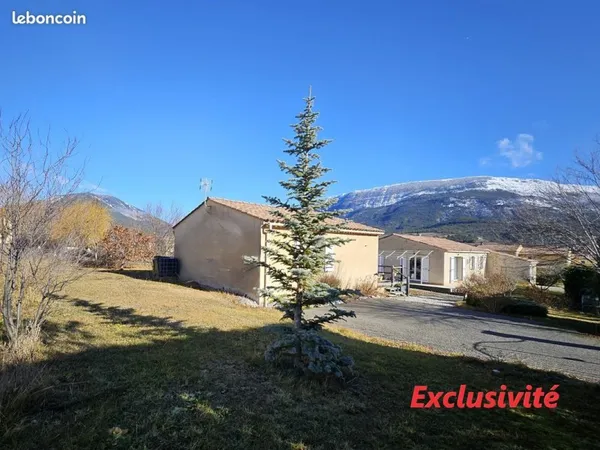Villa T4 de plain-pied avec très beau terrain plat de 719 m2 entièrement clôturé