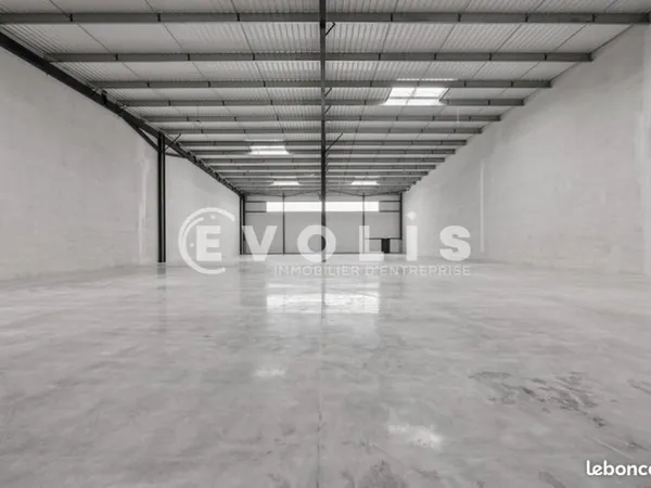 Local d'activité 5 446 m²