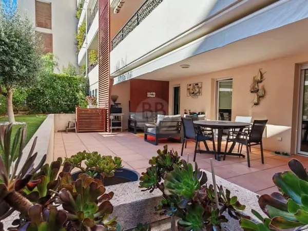 Appartement T3 d'Exception 75 m2 avec Terrasse & Jardin Plein Coeur de Saint-Raphaël