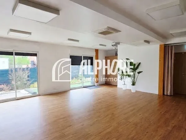 Local 1 pièce 49 m²