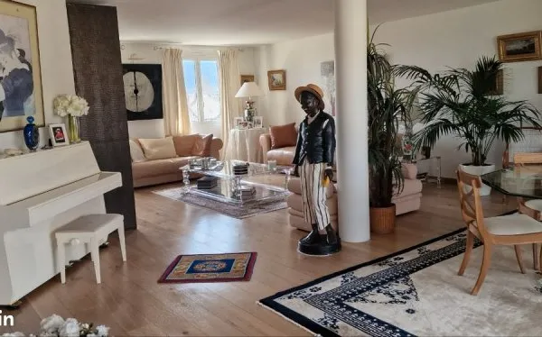 Appartement 240 m2 proche douane Geneve