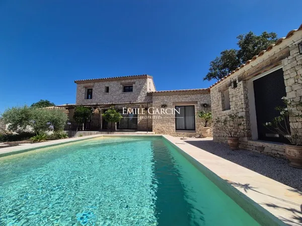 A louer charmant Mas 4 chambres piscine jardin clos proche Uzès