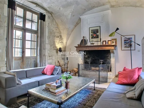 A louer Maison de village 6 chambres petit jardin bassin de nage