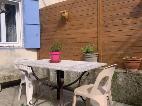 Bien immobilier de rendement Vente Vic-le-Fesq 8p 208m² 285000€