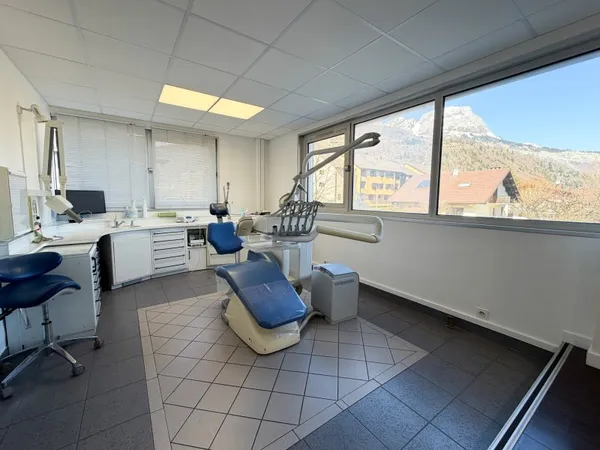 Local professionnel 96 m²