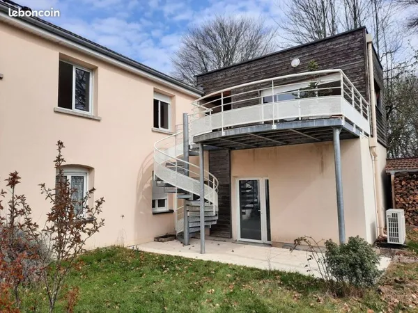 Studio 4 pièces 110 m²