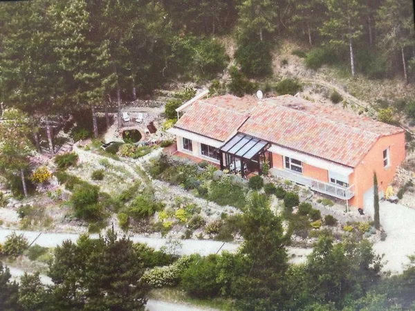 Vue et très bel environnement pour cette maison à Dieulefit
