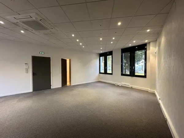 Bureaux 60 m2 climatisés - Orleans Bords de Loire - accès PM