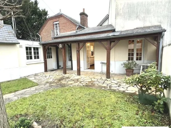 CHARMANTE MAISON DE VILLE IDÉALEMENT SITUÉE