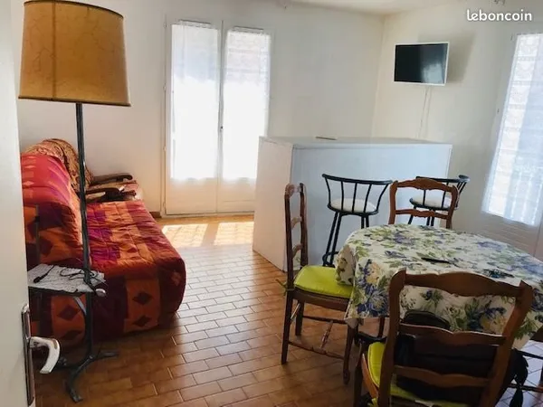 Grand studio avec garage fermé et cave meuble