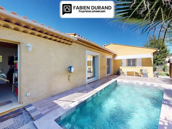 Maison contemporaine de 2021 Piscine balinaise panneaux solaires Draguignan