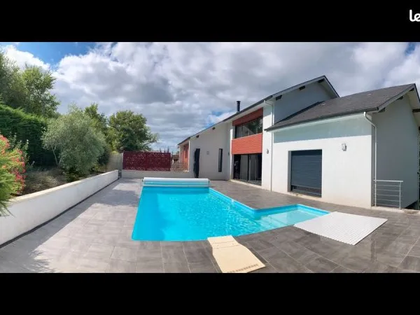 A louer maison d'architecte 7 pièces avec terrasses et piscine