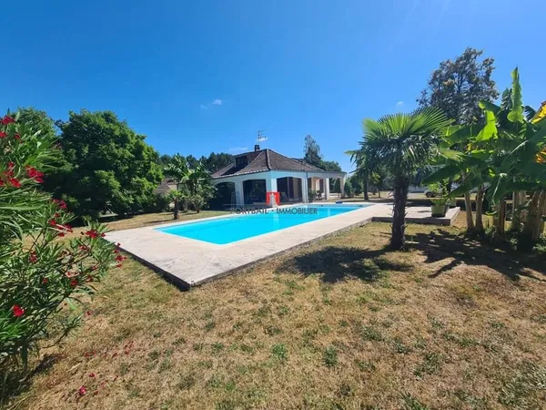 Maison de 161 m² sur terrain de 2 112 m² avec piscine Sain