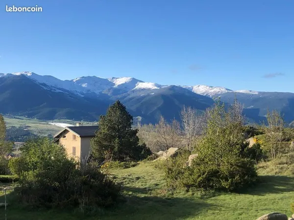 3 faces, 96 m2 pour ce chalet-appartement 🍃 terrain arboré 1,2 ha 🌙 3 ou 4 chambres 📸 balcon 12 m2 👣