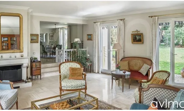 Maison familiale très bien entretenue au sein d'un domaine o