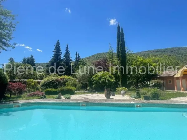Maison 7 pièces 227 m²