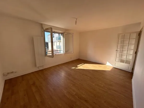 À LOUER : Appartement T1 situé au coeur de La Riche, dans....