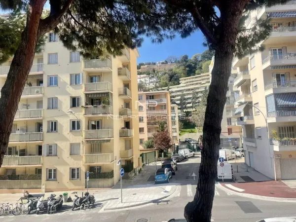 Nice, agréable studio de 24 m2 avec mezzanine