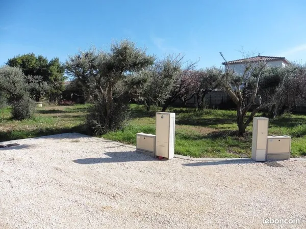 Terrain 606 m² Redessan