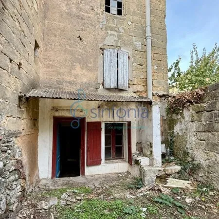 Saint-Quentin-la-Poterie Maison de village à rénover avec jardin