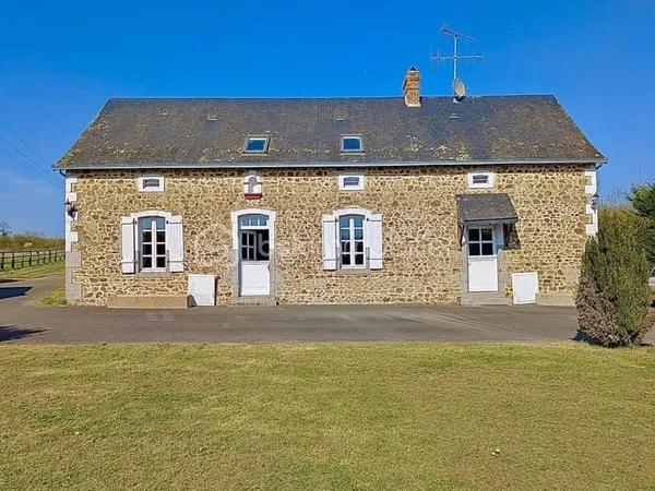Longère en pierres - 7 pièces / 4 chambres / dépendances - Plus de 15 hectares