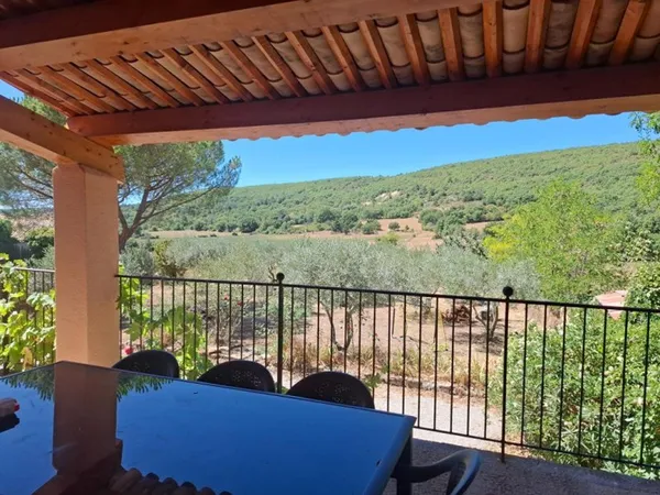 PAYS DE FORCALQUIER, BELLE PROPRIETE DE 140 M² AVEC GARAGE + GÎTE, CHAMBRE D'HÔTE ET PISCINE SUR PLU