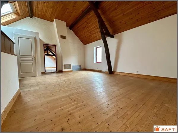 Maison familiale à fort potentiel avec 4 chambres.