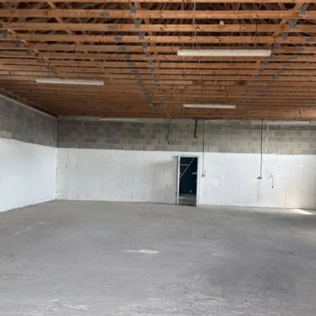 Local d’activité et entrepôt Location Escoutoux 2p 300m² 1300€