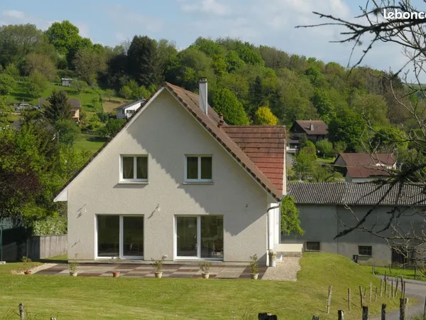 Maison familiale hors lotissement proche Besançon