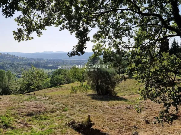 A vendre, Var, Fayence , Terrain constructible avec Permis accordé.