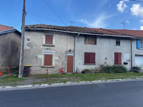 Maison de 18m x 10m au sol à rénover entièrement. + jardin.