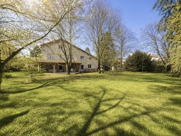 Maison 8 pièces 265 m²