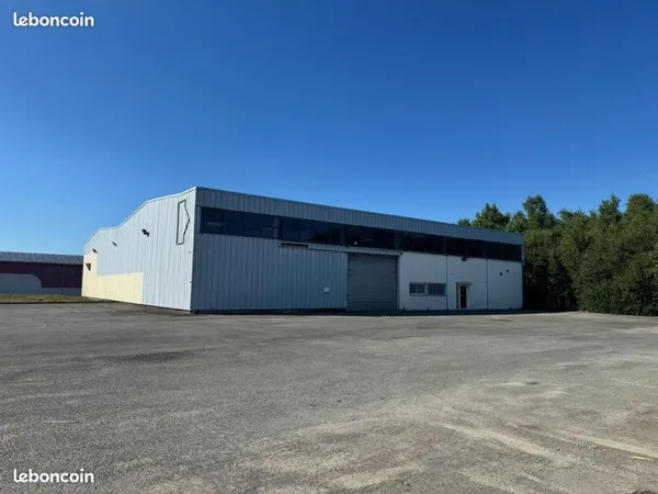 LOCAL D'ACTIVITES 1200 m²