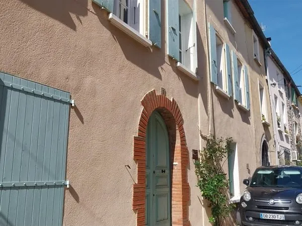 Opoul-Périllos, maison 18è siècle 285 m2 avec patio et terrasse.