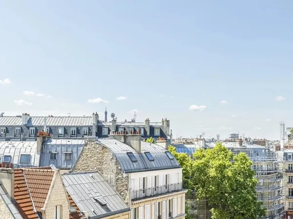 PARIS 17 EME - RUE JOUFFROY D ABBANS - STUDIO -